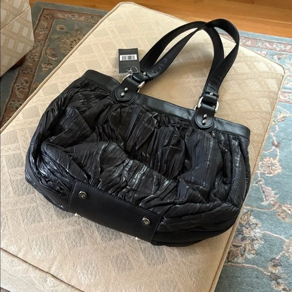 NWT Donald J Pliner handbag, black pleated leather. Black. Retail price : $395 - Picture 8 of 14